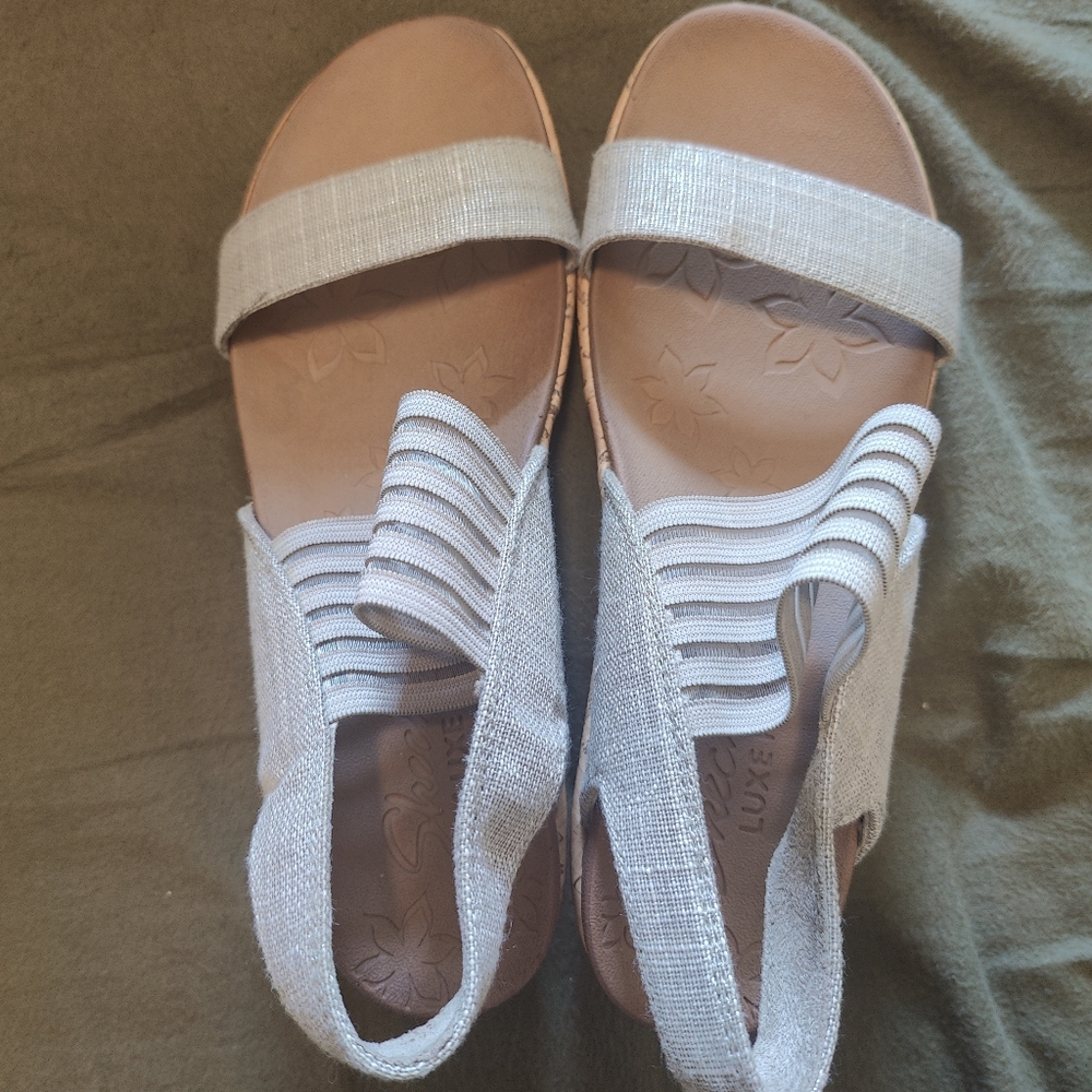 Skechers Women's Sandals in Silver and Cream